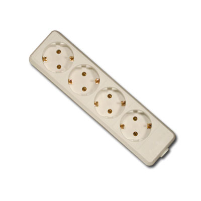 Base 4 tomas c/t/t 16 amp sin cable