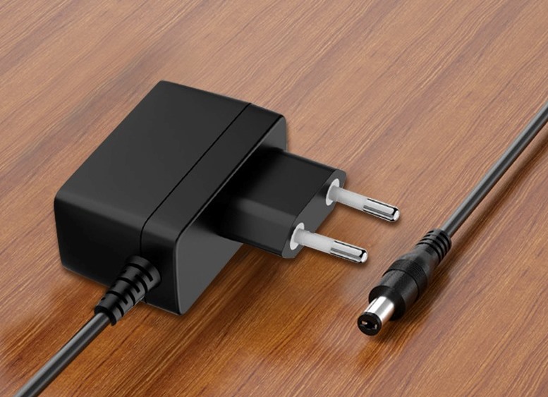 Alimentador electronico 12v/1a/12w c:5.5x2.1mm [emb100]